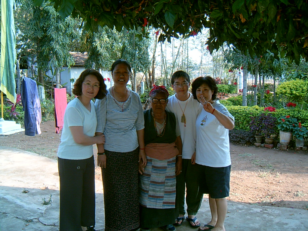 엄마, 아주머니, 다와 할머니, 나, 향명심 보살님.jpg